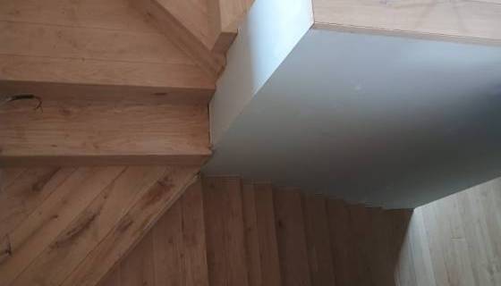 Posa parquet su scale a Biella